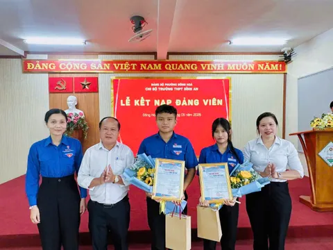 Phường Đông Hòa (TP.HCM): Hai chiến sĩ hoa phượng đỏ vinh dự được kết nạp Đảng ở tuổi 18