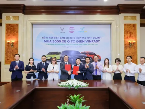 Taxi quê lụa tăng tốc chuyển đổi xanh, mua thêm 2.000 ô tô điện VinFast thông qua Green SM