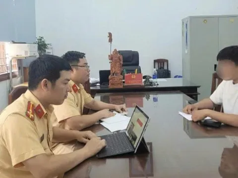 “Buông tay lái – Buông cả mạng sống”: Nỗi lo chung giữa phổ biến và lời khen cho lực lượng chức năng