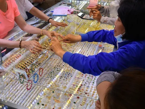 Giá vàng đảo chiểu tăng mạnh sau khi Tổng thống Mỹ công bố mức thuế mới