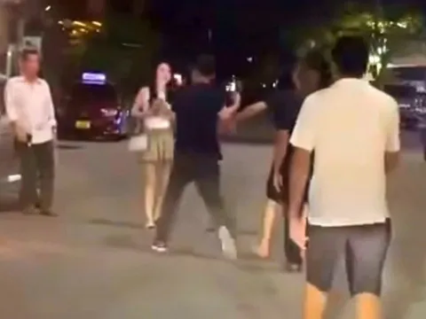 Vụ cô gái bị nhóm đàn ông hành hung trước quán karaoke: Tạm giữ hình sự 6 người