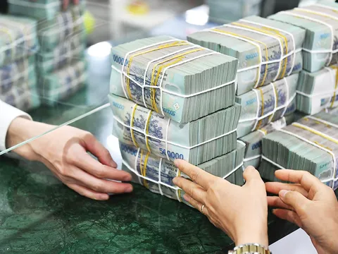 Nới room tín dụng, dòng vốn ồ ạt chảy vào nền kinh tế cuối năm