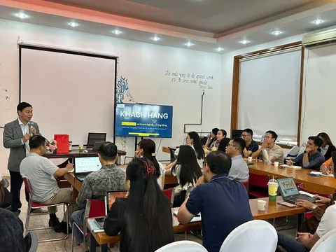Tiến sĩ Nguyễn Bá Hải hướng dẫn thiết kế hệ thống CRM bằng AI tại Startup MasterTrack - Chương trình đào tạo có tính toán phát thải Carbon đầu tiên tại Việt Nam