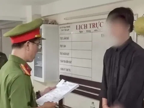 Tạm giữ thanh niên quốc tịch nước ngoài tấn công cán bộ CSGT ở Nha Trang