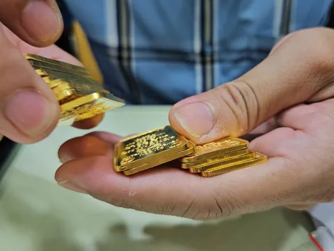 Giá vàng miếng SJC cao hơn thế giới tới 18 triệu đồng/lượng, chuyên gia dự báo gì?