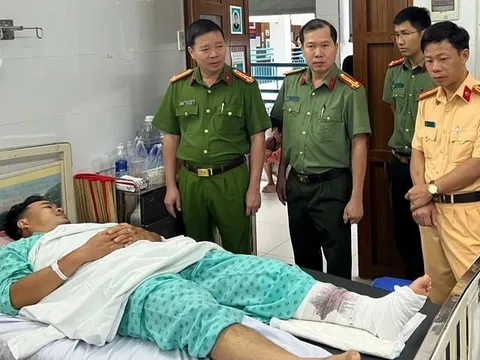 Khởi tố hình sự thanh niên 17 tuổi chạy xe gắn máy tông gãy chân Trung tá CSGT đang làm nhiệm vụ trên Quốc lộ