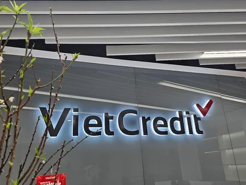 Phó Tổng giám đốc VietCredit bị phạt vì vi phạm trong giao dịch chứng khoán