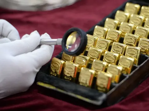 Giá vàng hôm nay 31/8/2025: SJC vượt 130 triệu đồng trước kỳ nghỉ lễ 2/9, thị trường dần bớt "khát"