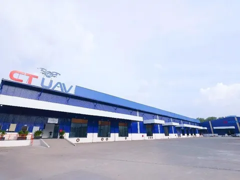 CT UAV – Sốc với nhà máy đúc Composite tự tiến hóa