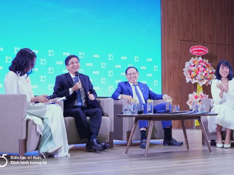 Duyệt hồ sơ 10 phút thay vì 10 ngày: AI 'cướp' việc làm của nhân viên ngân hàng?