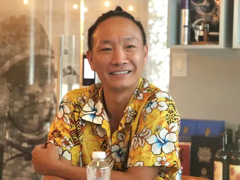 Họa sĩ Hùng Rô và hành trình “Tái sinh” cùng sơn mài Việt