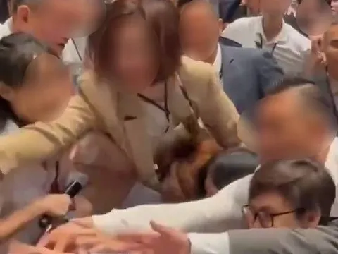 Xôn xao clip xô đẩy, giành giật phiếu mua căn hộ ở TPHCM