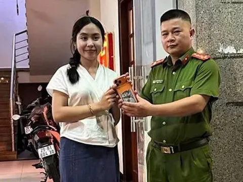 Du học sinh người Lào bị mất iPhone 17 khi tham gia lễ hội, khoảng 1 tiếng sau Công an Hà Nội đã tìm lại