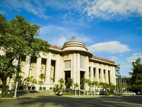 Yêu cầu ngân hàng tạm dừng cho vay đặt cọc mua bất động sản