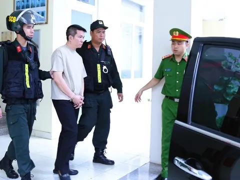 Chồng ca sỹ Đoàn Di Băng bị bắt