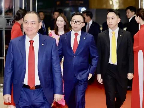 Ông Phạm Nhật Vượng và 2 con trai lập công ty sản xuất máy bay và tàu vũ trụ