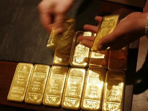 Giá vàng hôm nay: Vẫn ‘nín thở’ trước cuộc họp Fed, ai đang chiếm ưu thế?