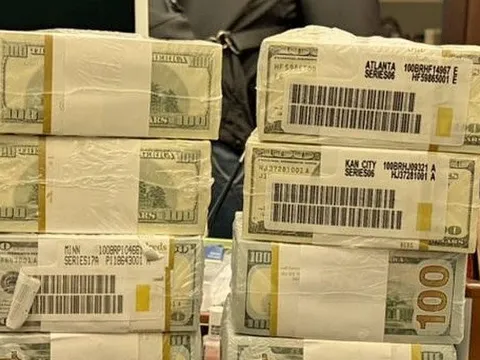 Ukraine điều tra tham nhũng quy mô lớn, đột kích nhà "người quen" của ông Zelensky