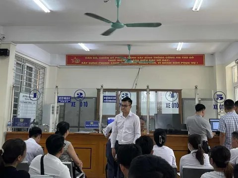 Xe ô tô mua bán qua tay nhiều người: 4 bước thủ tục để sang tên chính chủ