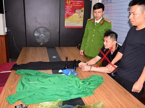 Đối tượng người nước ngoài phá kính nhiều xe ô tô, trộm cắp tài sản