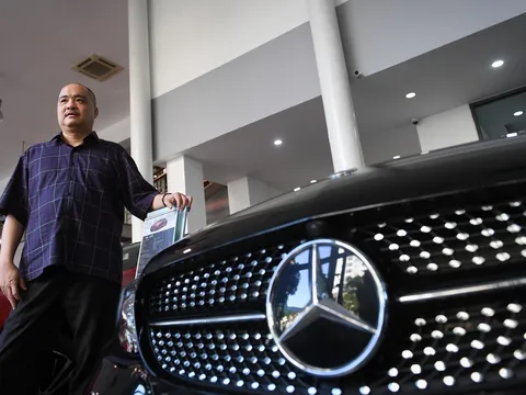 Kinh doanh gặp khó, ông trùm buôn xe sang lại vừa nhận thêm quyết định xử phạt