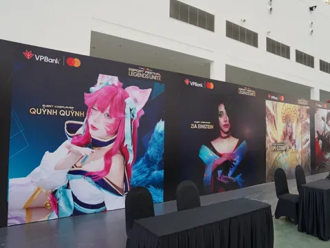 Tận mắt chứng kiến sân khấu 500m2 xem T1 và huyền thoại Faker thi đấu