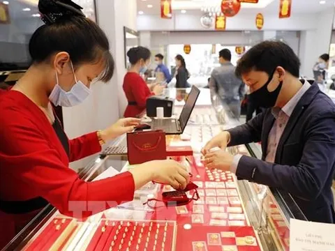 Giá vàng hôm nay vượt 180 triệu đồng/lượng