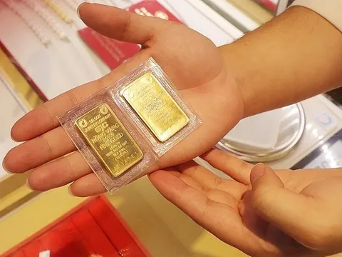 Giá vàng thế giới vọt lên đỉnh sau một đêm đột ngột gãy đổ