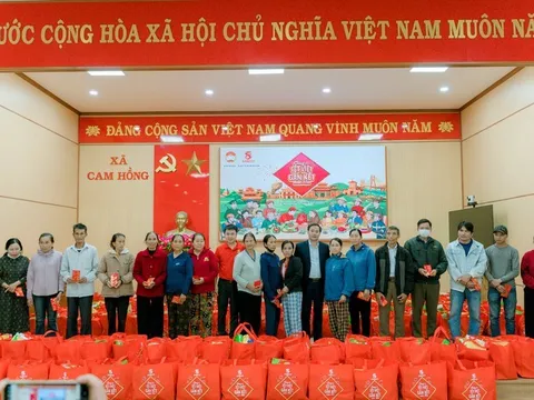 SABECO tặng 500 phần quà “Chung vị tết Việt” cho người dân Hải Phòng và Quảng Trị