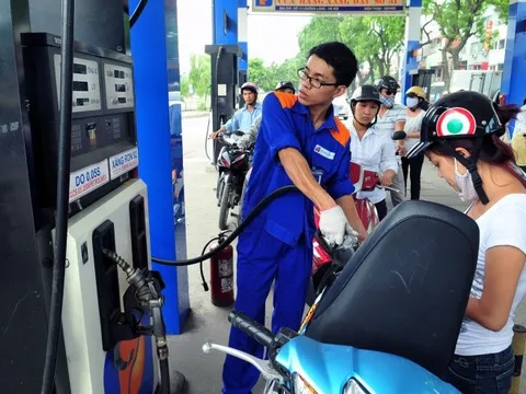 Giá xăng RON95 tăng trở lại, E5 giảm sau khi xả mạnh quỹ bình ổn