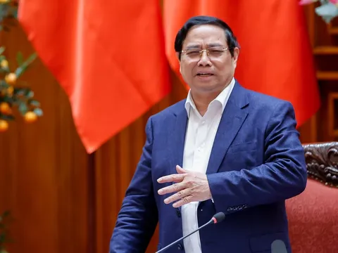 Thủ tướng: 'Khuyến khích người dân sử dụng xe điện, tiết kiệm xăng dầu'