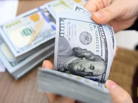 Lãi suất liên ngân hàng giảm sâu; tỷ giá căng thẳng tới khi nào?