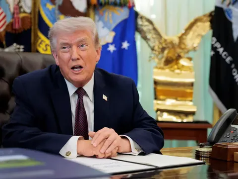 TT Trump: Đưa Iran 'trở lại thời kỳ đồ đá', kết thúc chiến tranh trong 2 - 3 tuần