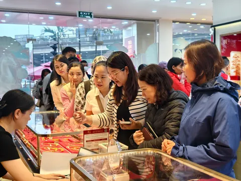 Giá vàng hôm nay 2/4: Vàng nhẫn giảm hơn 1 triệu/lượng