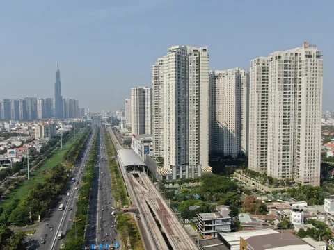 Giá chung cư TP. HCM leo thang, rủi ro bắt đầu lộ rõ