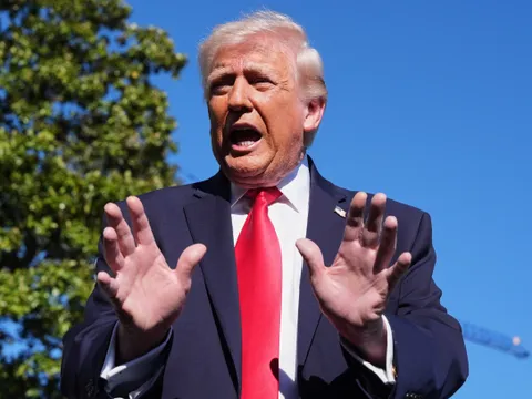 Ông Trump lệnh cho hải quân Mỹ phong tỏa eo biển Hormuz