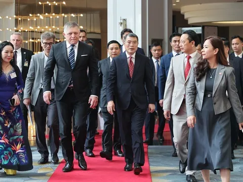 Thủ tướng Lê Minh Hưng và Thủ tướng Robert Fico dự Diễn đàn doanh nghiệp Việt Nam – Slovakia