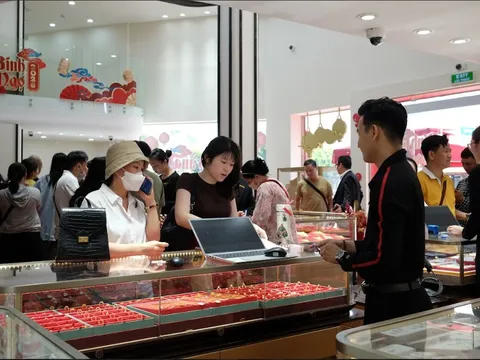 Giá vàng hôm nay 29/4: Giảm mạnh trước kỳ nghỉ lễ