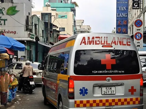 “Ma trận” xe cứu thương “dỏm” bủa vây Bệnh viện Chợ Rẫy