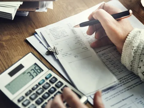 Hãy mua tài sản tạo ra tiền, chứ đừng mua những thứ chỉ khiến bạn “trông giàu có”