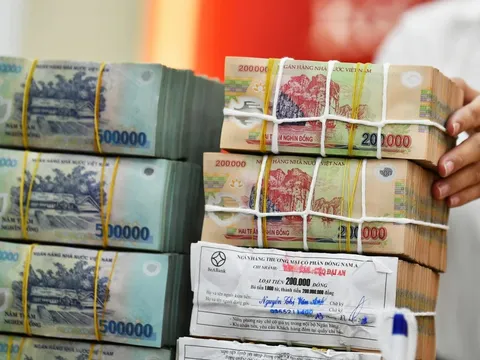 Ngân hàng khát vốn, ra chiêu 'siêu tiền gửi' với lãi suất tới 10%/năm