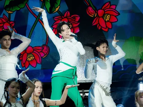 Hàng nghìn bạn trẻ “cháy” hết mình trong không gian âm nhạc bùng nổ “VPBank Live the Vibe - Move Together”