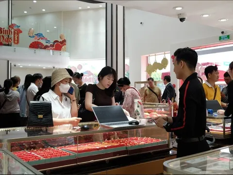 Giá vàng hôm nay 3/8: 'Bốc hơi' tới hơn 1 triệu/lượng