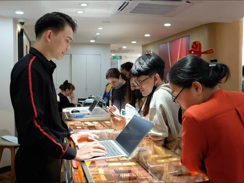 Giá vàng hôm nay 6/8: 'Nhảy vọt' sau một đêm