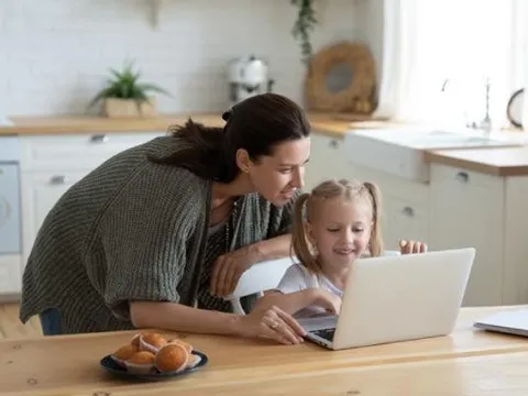 Trẻ tìm đến AI khi lo lắng, cha mẹ nên đồng hành thế nào