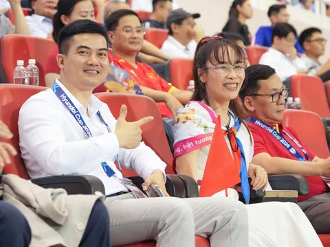Việt Nam xưng vương ASEAN Cup 2026 và tình yêu dành cho bóng đá của hai “nữ tướng”