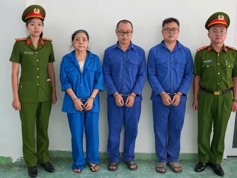 Khởi tố, bắt tạm giam nhóm đối tượng in, phát hành 21.000 quyển sách trái phép