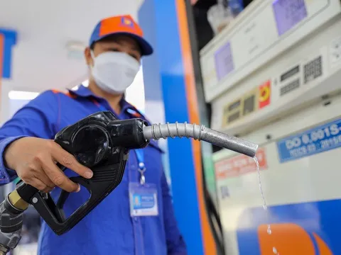 Kéo dài thời hạn áp dụng thuế nhập khẩu ưu đãi, thuế BVMT, thuế GTGT đối với xăng, dầu đến hết năm 2026