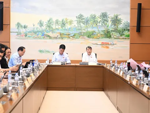 Thủ tướng: Nhà nước điều tiết để giá nhà ở xã hội không tăng vô lý; còn bất động sản cao cấp theo nhu cầu và yêu cầu