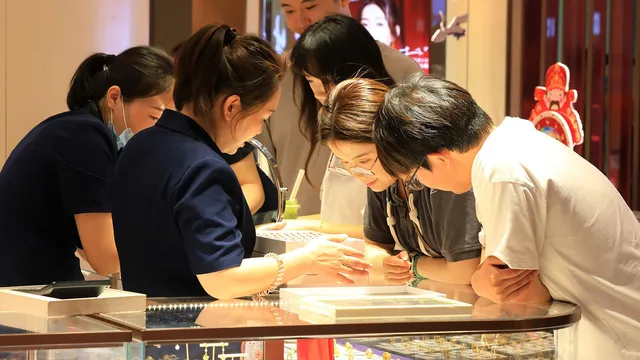 Bùng nổ dịch vụ thuê vàng cưới vì giá vàng quá đắt